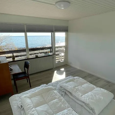 Front-row With Sea View بيت للعطل إلينغه