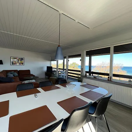 بيت للعطل Front-row With Sea View إلينغه
