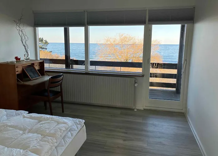 Front-row With Sea View Holiday home *